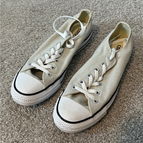 Light Grey/Beige Converse - Mens size 8 - Picture 2 of 3